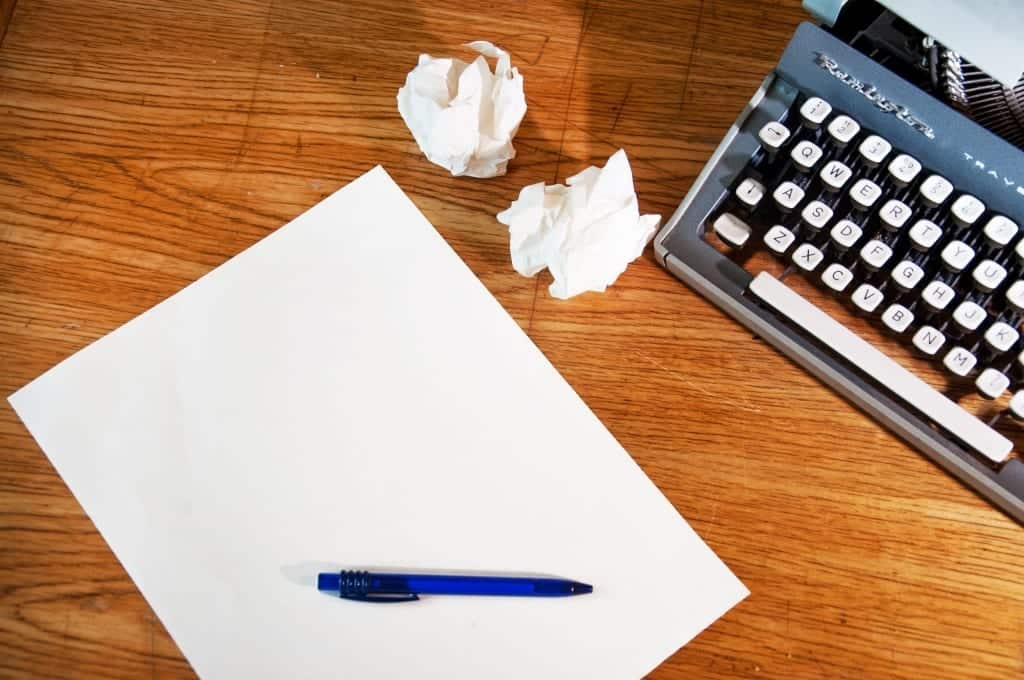 Personal Statement Examples - Picture of a typewriter with pen & paper.